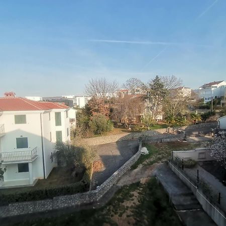 Apartments Petrica Malinska Bagian luar foto