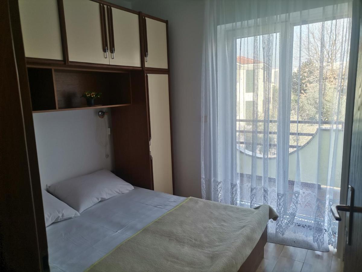 Apartments Petrica Malinska Bagian luar foto