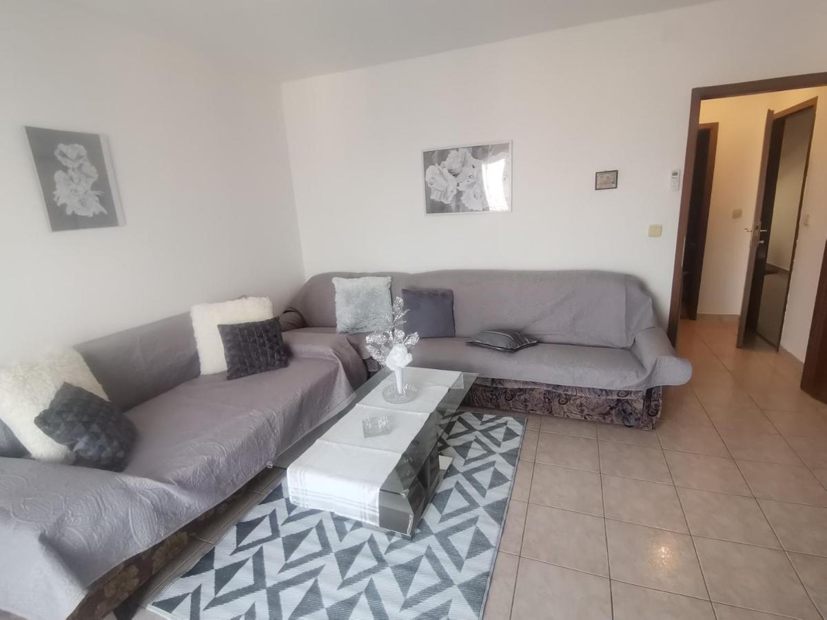 Apartments Petrica Malinska Bagian luar foto