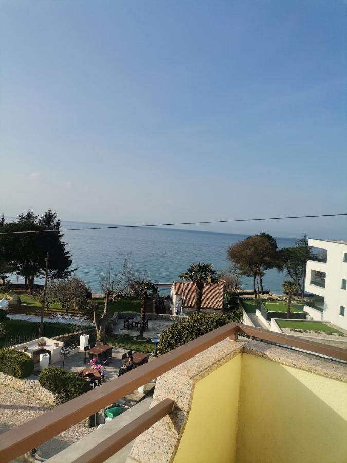 Apartments Petrica Malinska Bagian luar foto